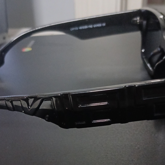 Fendi Sunglasses - Picture 3 of 4